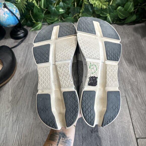 On Running CloudGo Men's Size 9.5 Running Athletic Shoes Black Gray Sneakers - Picture 10 of 11